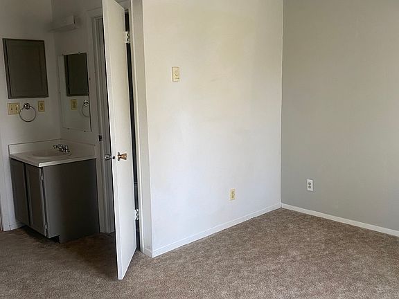 4th image of 4317 Crow Dr