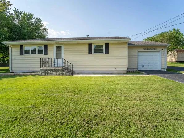 206 E College Street, Ash Grove, MO 65604