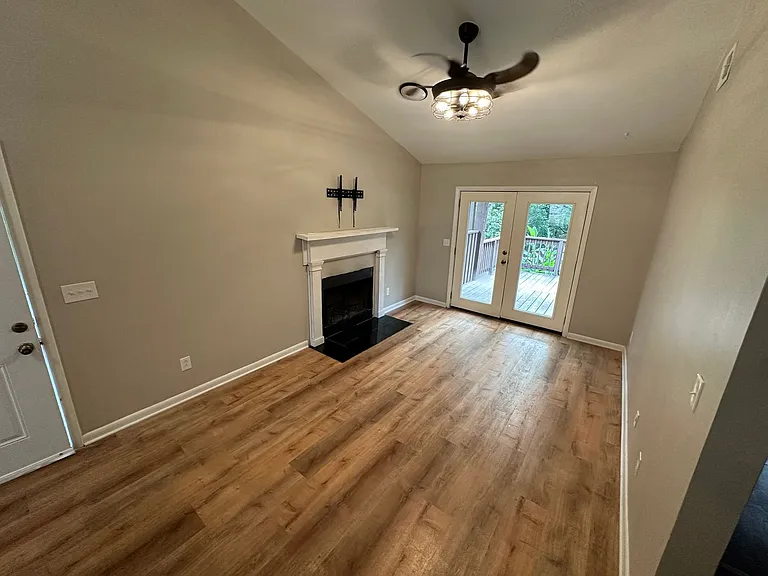 4630 Woodside Dr — Photo 6