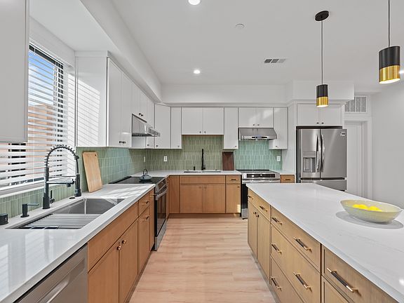 4th image of 1363 W 35th Pl #1365