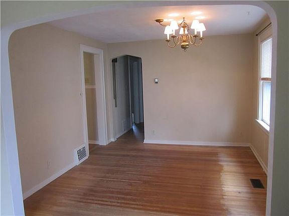 3rd image of 53 Hobmoor Ave