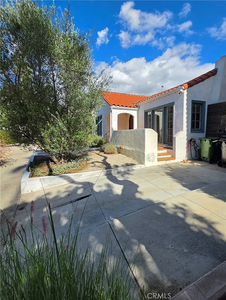 3 bed, 1495 sqft, $7,995 — Photo 2