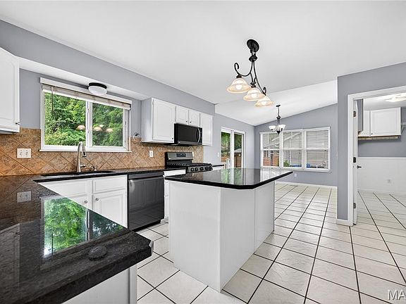 4th image of 2617 Maple Tree Dr