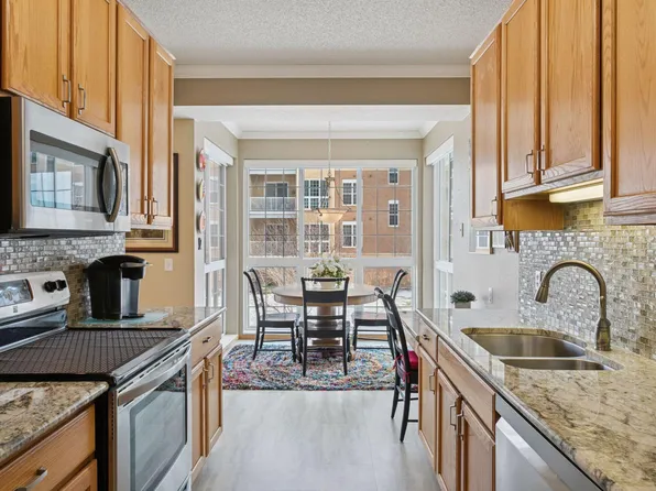 600 Greenhaven Dr APT 110, Burnsville, MN 55306
