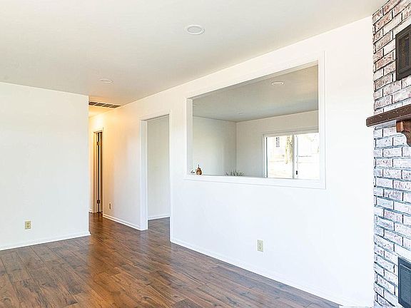 4th image of 4031 N Kinser Pike
