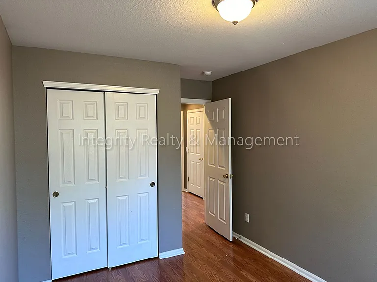 1041 Laurenwood Ln — Photo 40