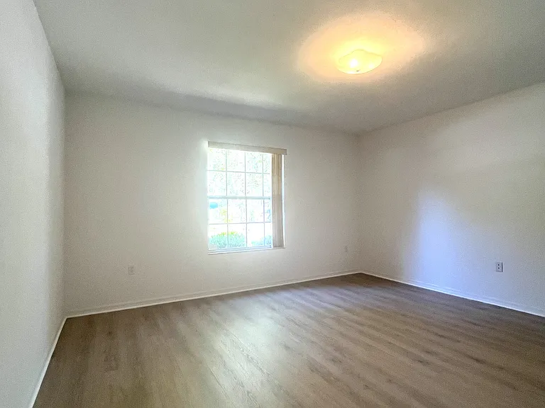 4118 NW 62nd Ave — Photo 11