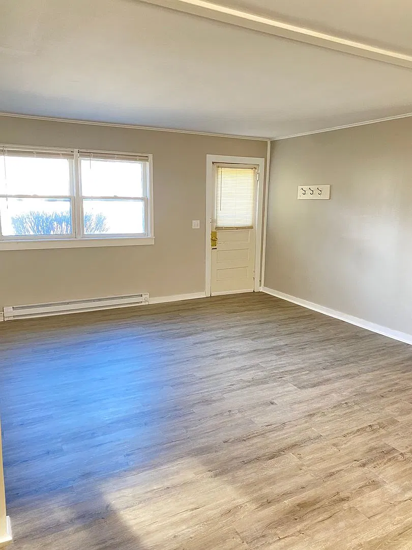 415 N Sheldon St — Photo 2