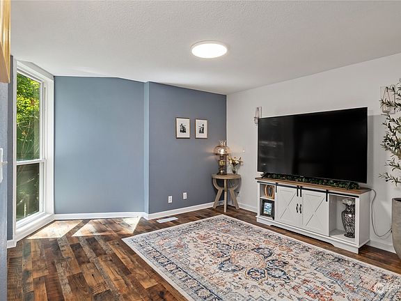 4th image of 17520 E Clear Lake Boulevard SE