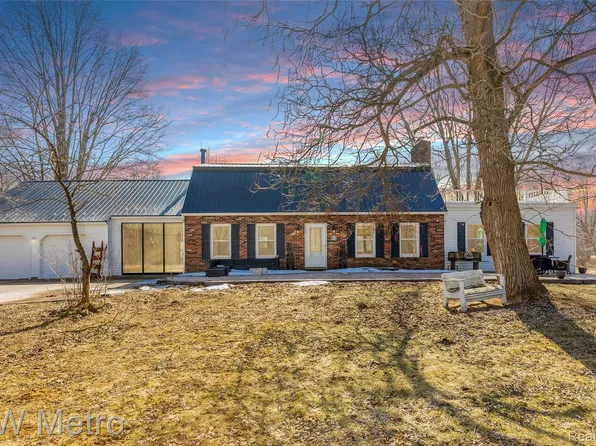 8665 Meskill Rd, Columbus, MI 48063