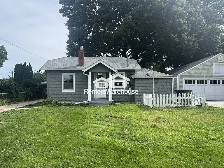 1685 Northwest Dr — Photo 1