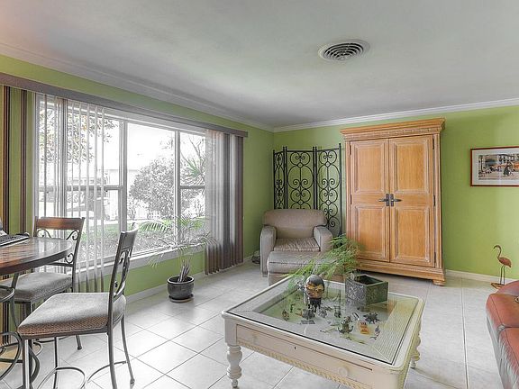 3rd image of 5174 Horseshoe Pl NE