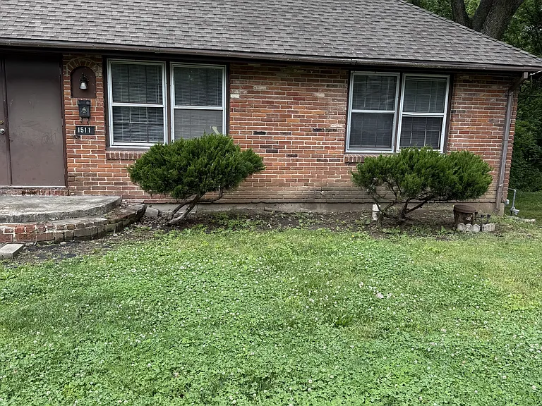 1509-1511 W College Ter — Photo 1