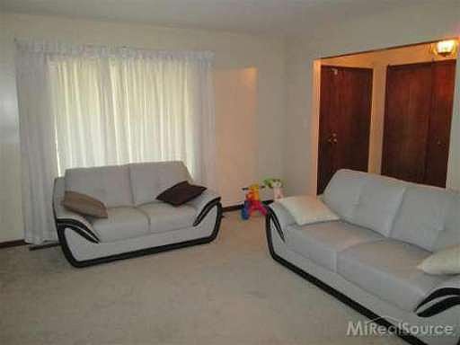 3rd image of 20208 Salisbury St