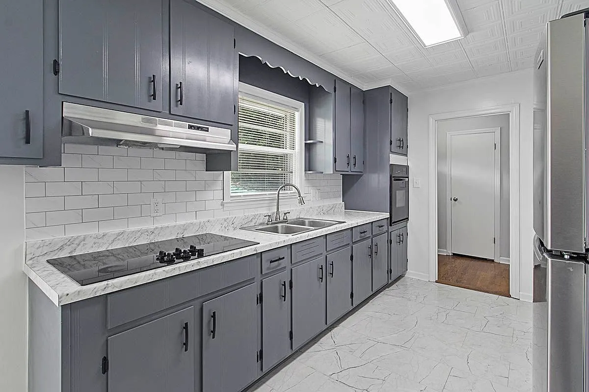 3 bed, 2.0 bath, 1850 sqft, $1,895 — Photo 3