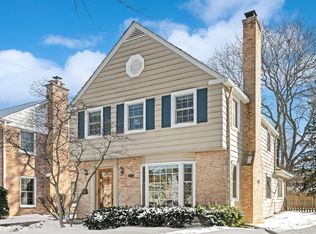 2145 Thornwood Ave, Wilmette, IL 60091