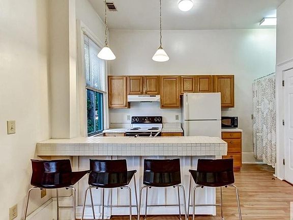 5th image of 304 W Park Ave APT B