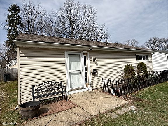 3rd image of 1316 Linden Ave