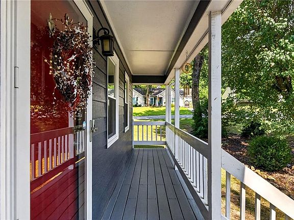 2nd image of 4983 Hunters Cove Dr