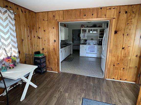 3rd image of 108 Albert Ave NW