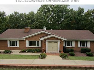 35 Hambrick Rd, Nitro, WV 25143