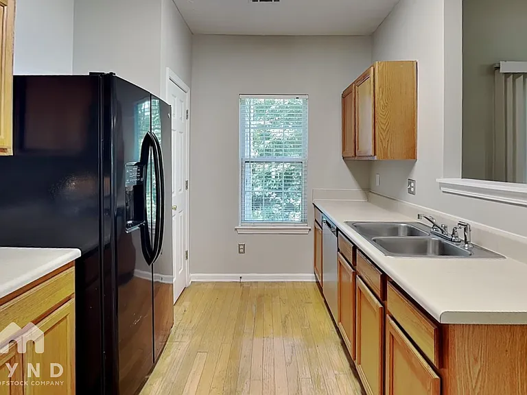 942 Tree Creek Pkwy — Photo 5