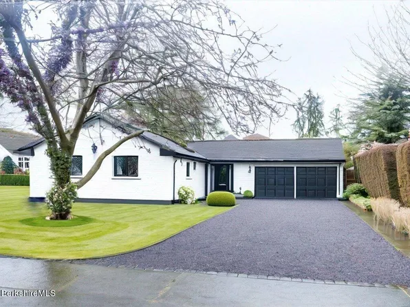 73 Candlewood Dr, Williamstown, MA 01267