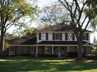 36 Chatham Ln, Oak Brook, IL 60523