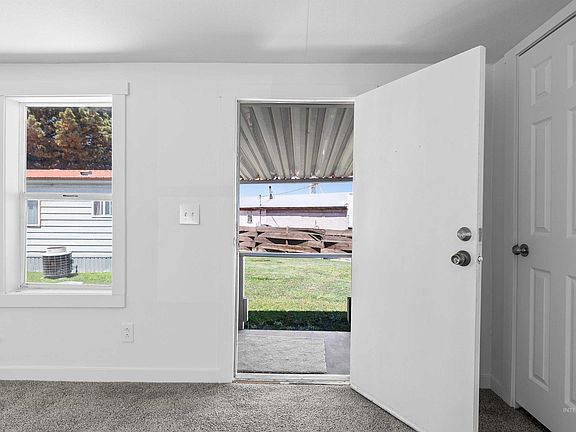 3rd image of 33 Manor Dr #26