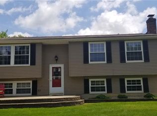 17645 Creekside Dr, Chagrin Falls, OH 44023