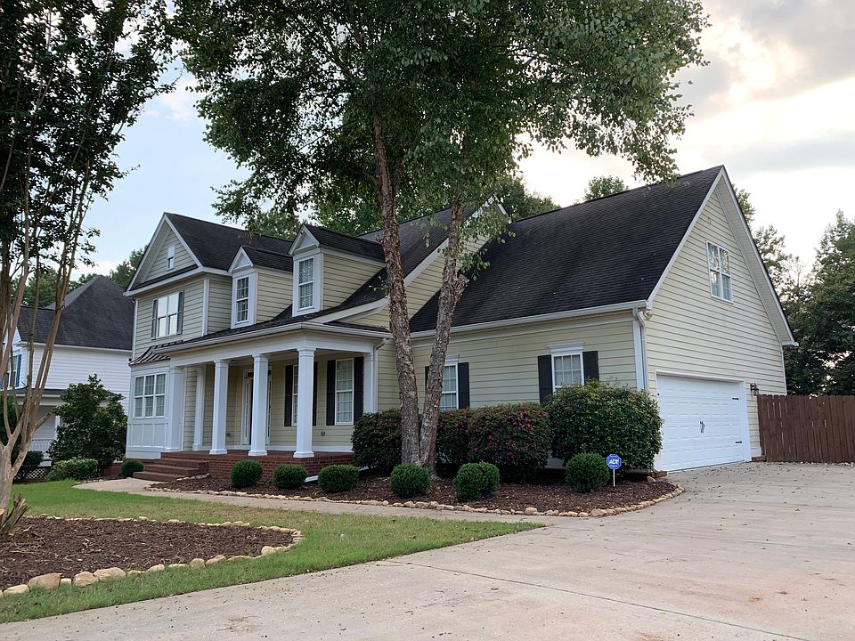 1st image of 935 White Oak Dr