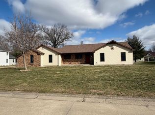 1508 N Countryview Ln, Robinson, IL