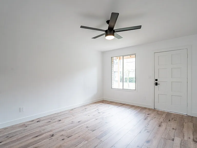 3909 S Mill Ave — Photo 5