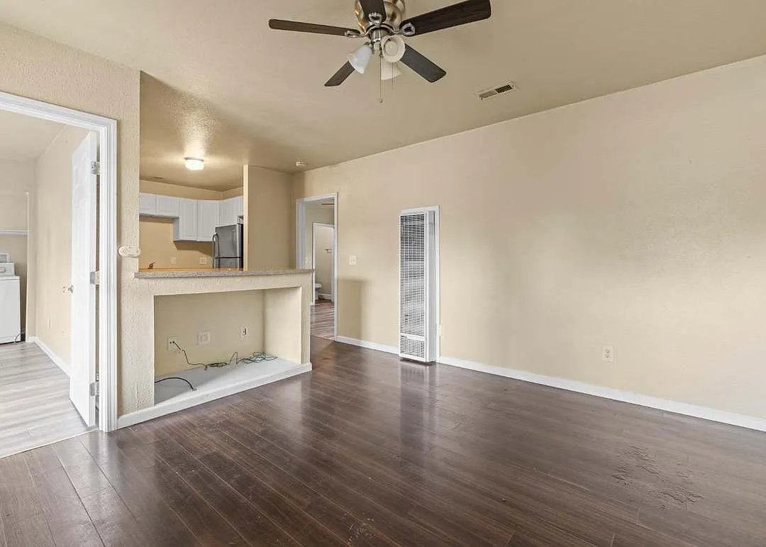 2 bed, 900 sqft, $1,650 — Photo 3