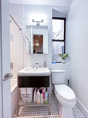 Rented by Voro, LLC | media 8