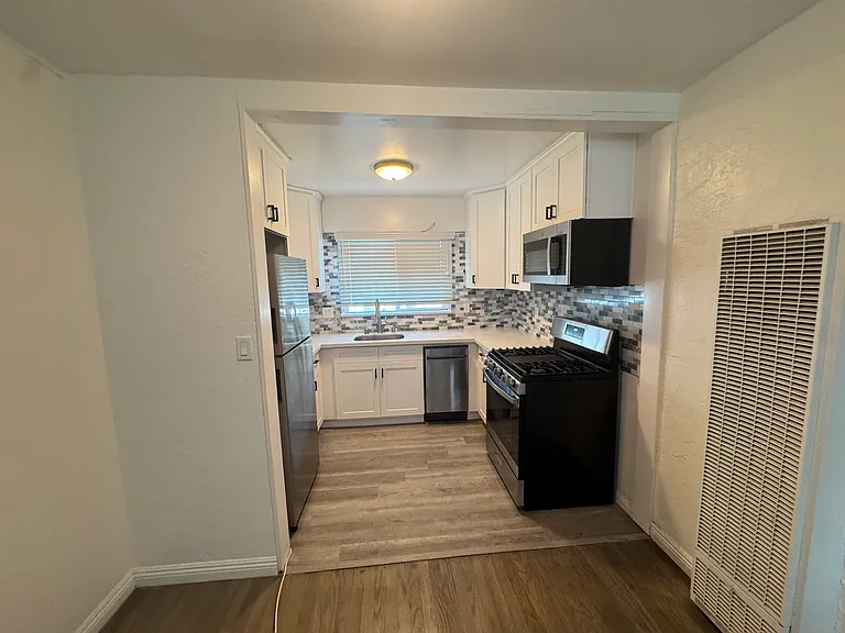 70 Glendora Ave #11 — Photo 7