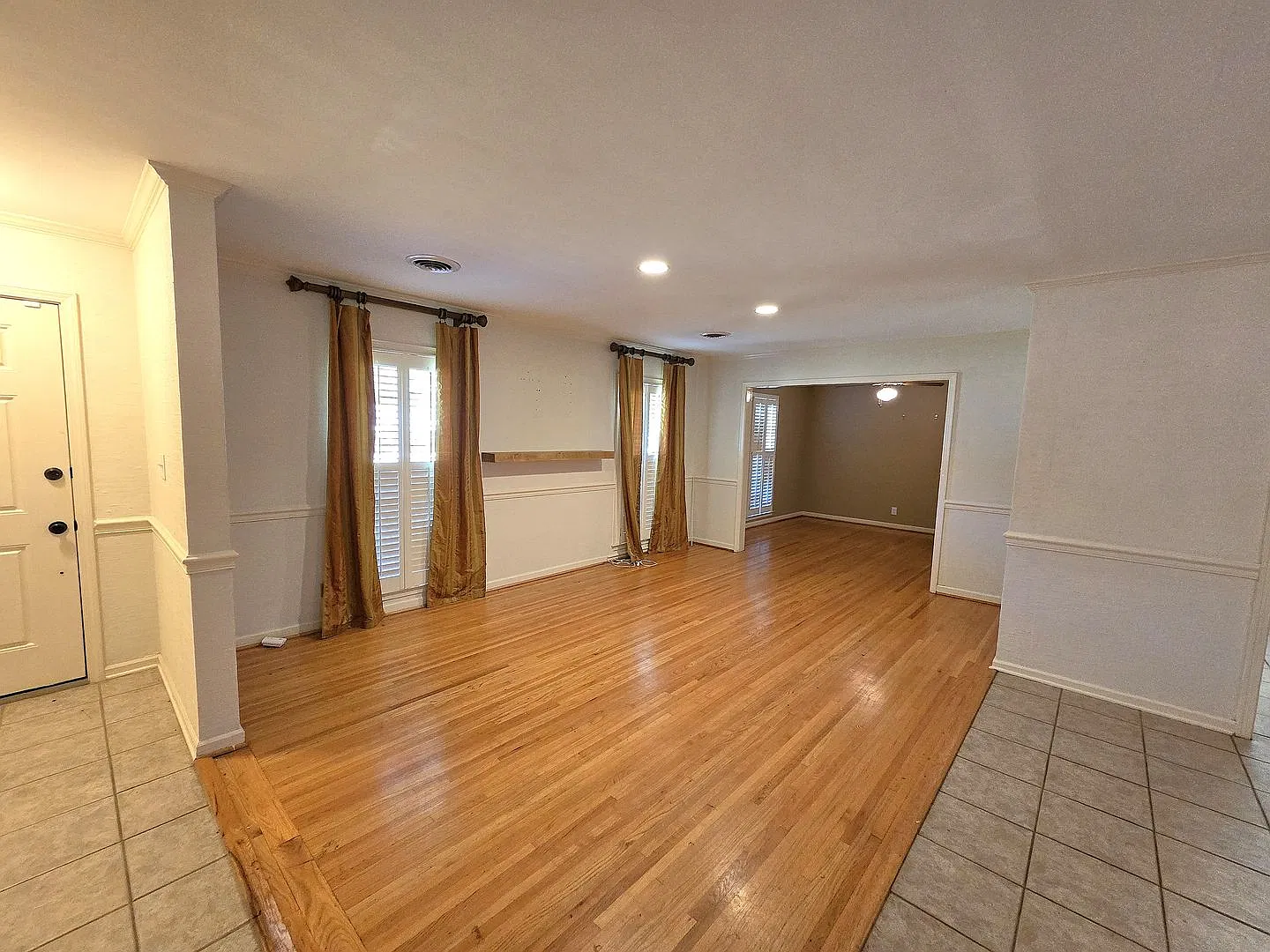 Huge Home Move In Ready — Photo 2