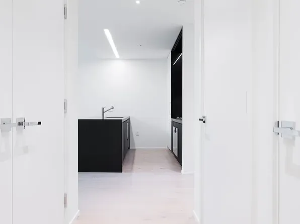 121 East 22nd Street image 4 of 15