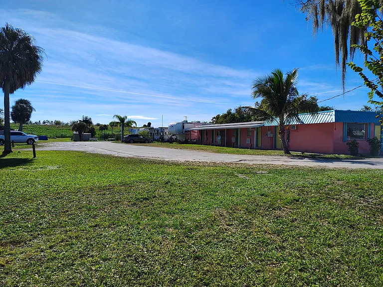 1422 US Highway 441 SE — Photo 3