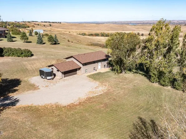 4300 Old Red Trl NW, Mandan, ND 58554