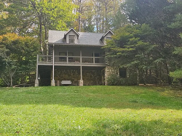 3 bed, 1972 sqft, $2,000 — Photo 1