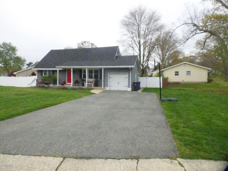 1st image of 961 Stafford Dr