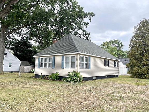 3rd image of 2437 Cutler Ave