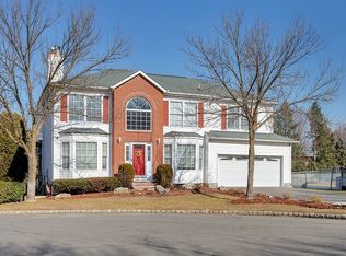 734 Gettysburg Pl, Paramus, NJ 07652