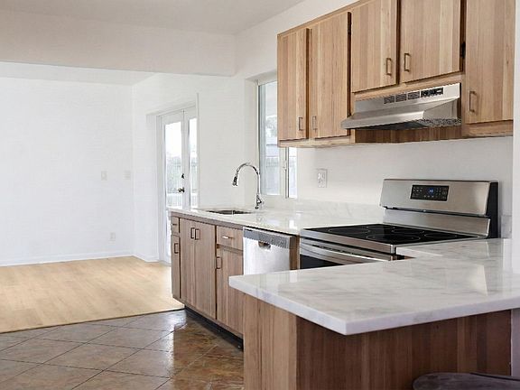 3rd image of 1197 E Mountain Drive