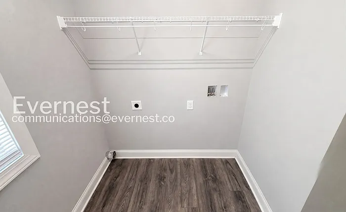 3 bed, 2.5 bath, 2129 sqft, $2,145 — Photo 4