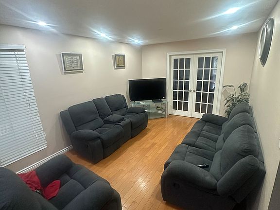 2nd image of 37 Willcocks Cres N
