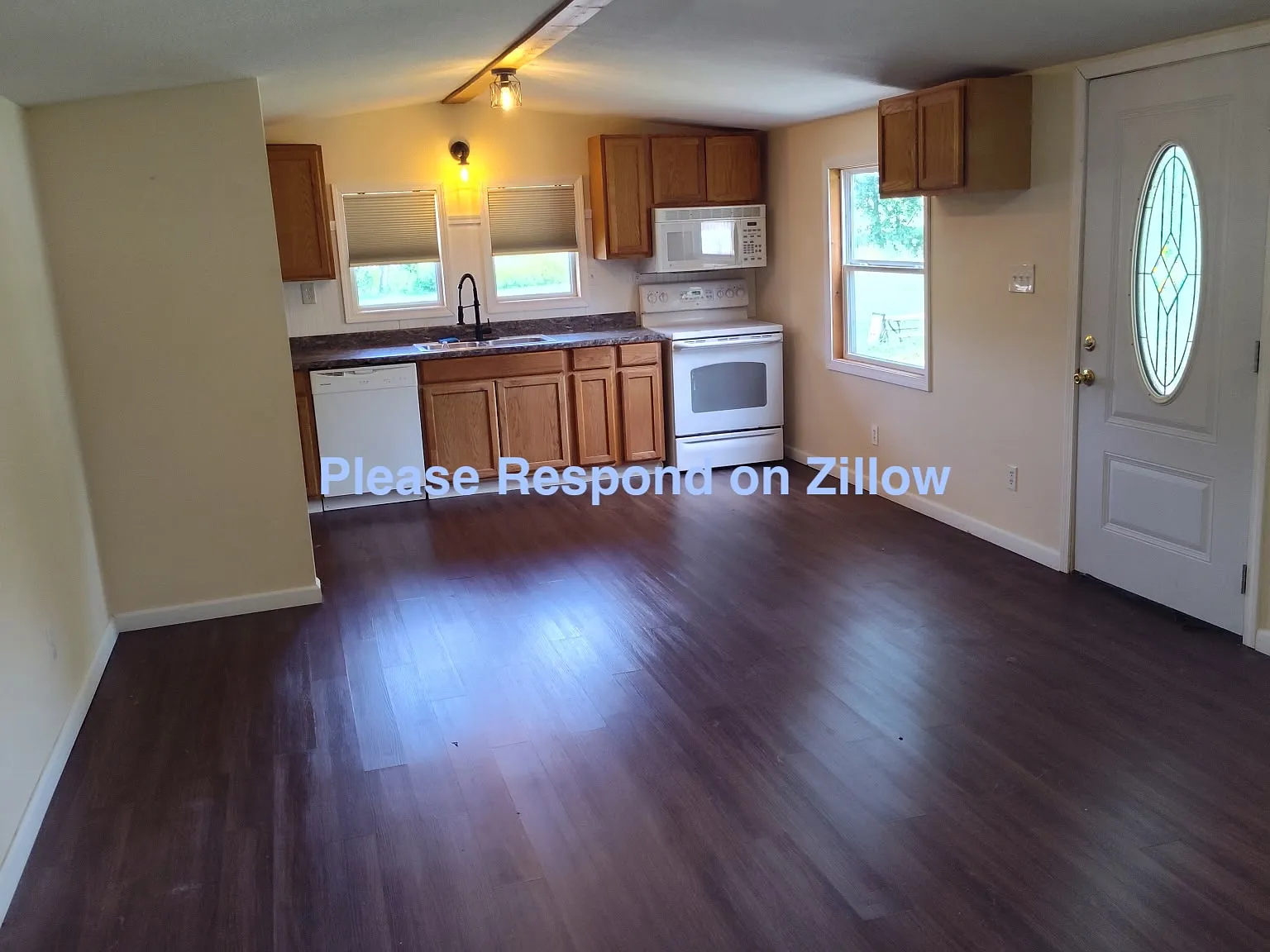 1023 E 9th St — Photo 1
