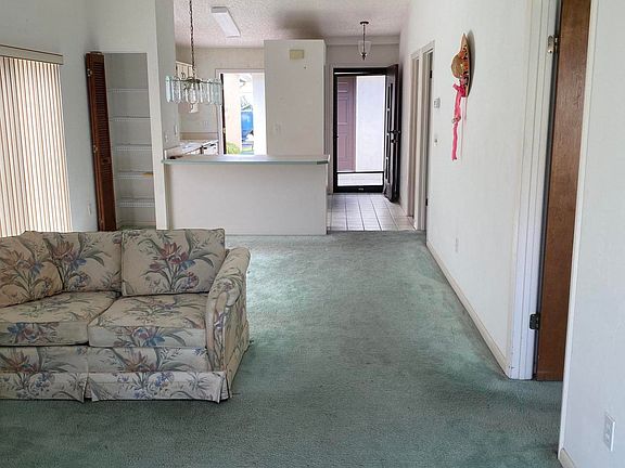 4th image of 38 Pebble Beach Cir