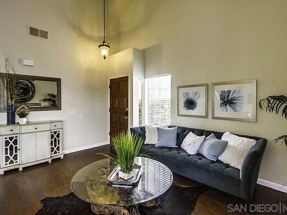 3rd image of 1107 Manzana Way